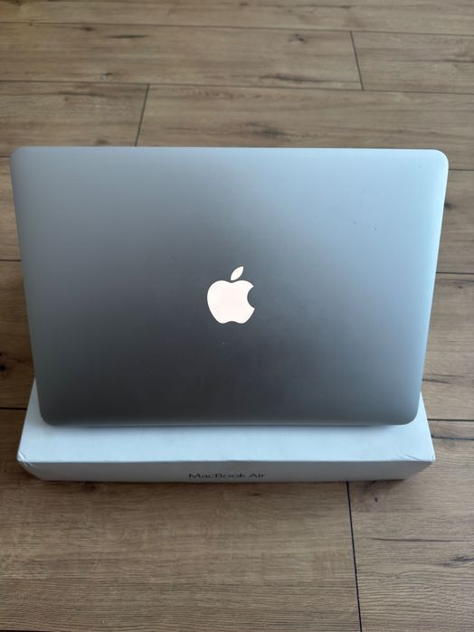 Apple MacBook Air 13" (2015) i5 / 4GB / 128GB SSD