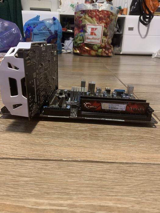 Vand kit de placa de baza cu placa video rami si procesor