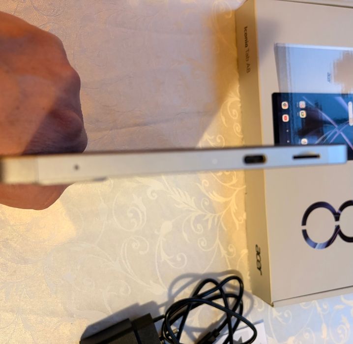 Нов Таблет / Tablet Acer Iconia A8 8,7 inch със зарядно