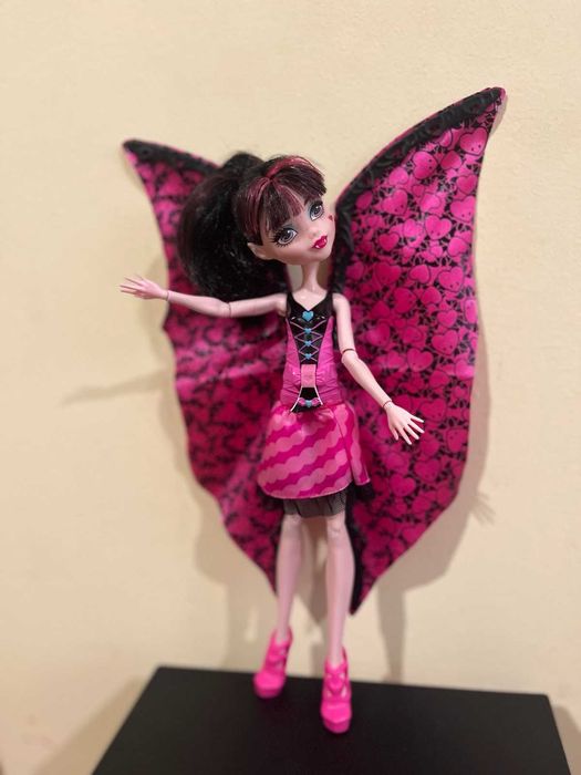 Draculaura Дракулора оригинална кукла Монстър Хай Monster High Mattel