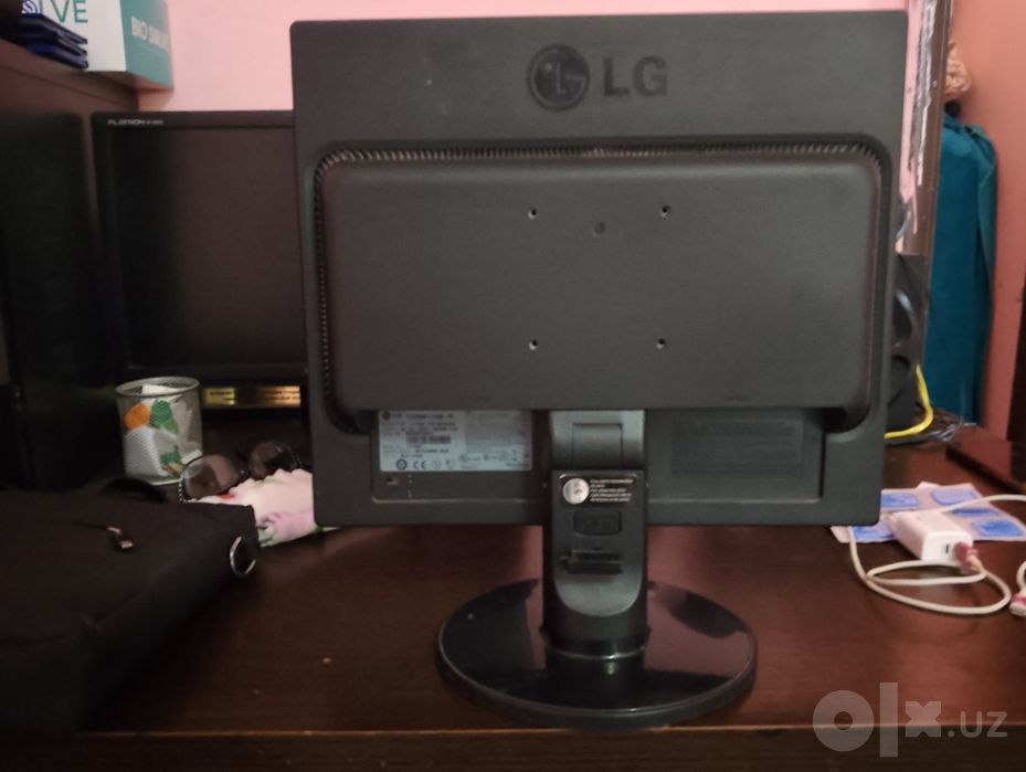 LG Manitor  yangi ekran eniga va boyiga bir hil kvadrat