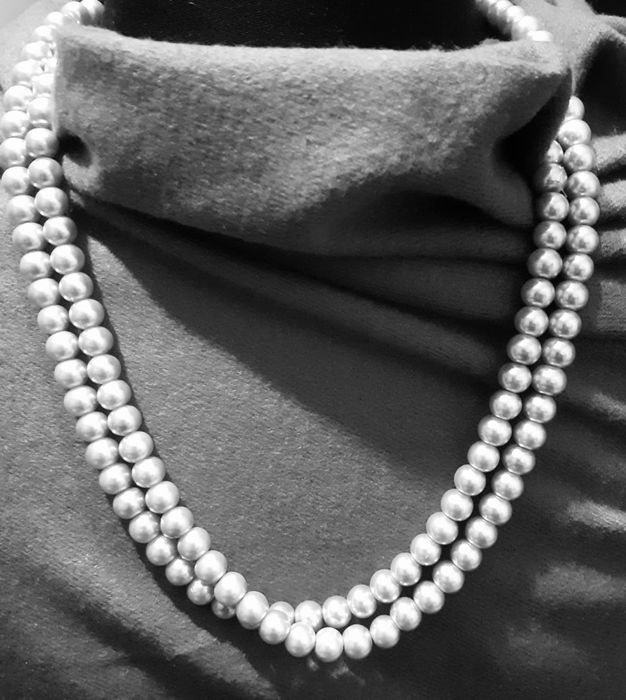 Гривни, колиета и обеци