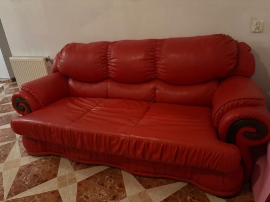 Vând canapea și 2 fotolii de piele