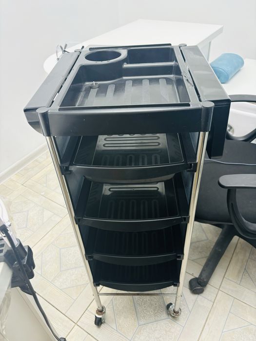 Помощник, маникюрный стол