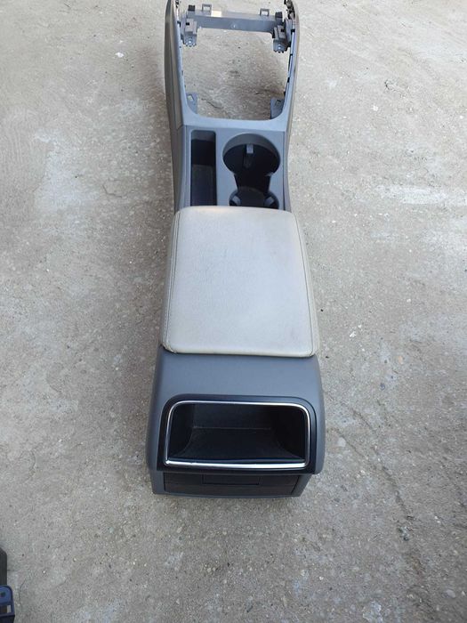 Consola cotiera Audi A4 b8 volan pe stanga