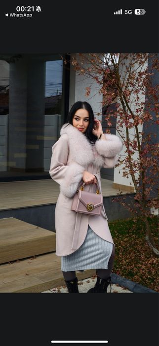 Vand palton din lana de alpaca cu vulpe naturala la 800 lei