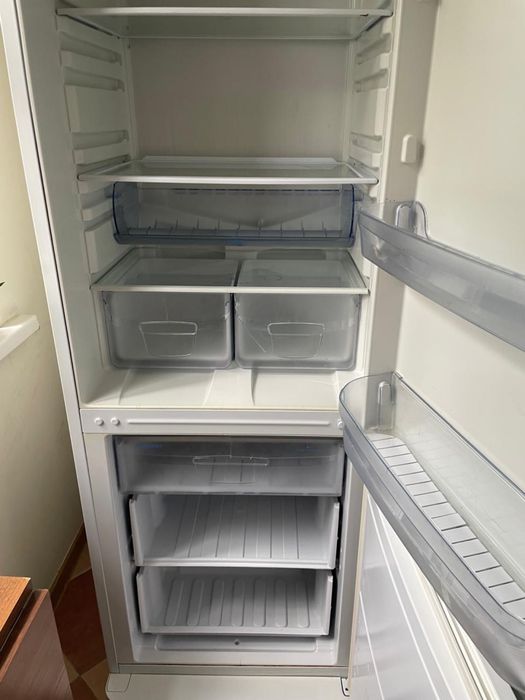 Холодильник Indesit