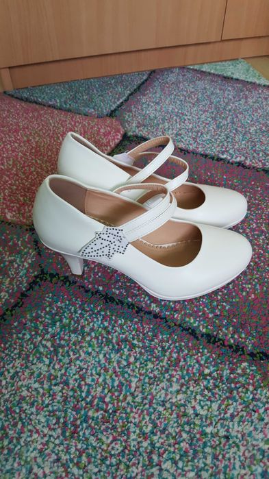 Pantofi albi dama