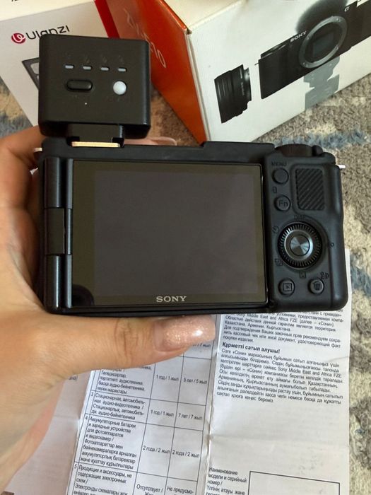 Продам Sony ZV-E10 Kit