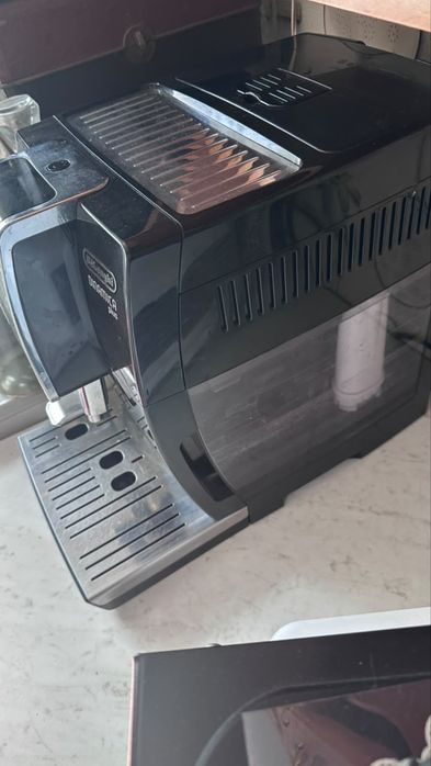 Кофе машинка delonghi