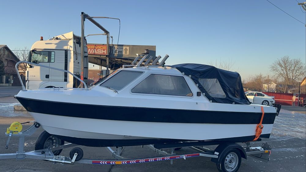 Barca cu peridoc fara motor