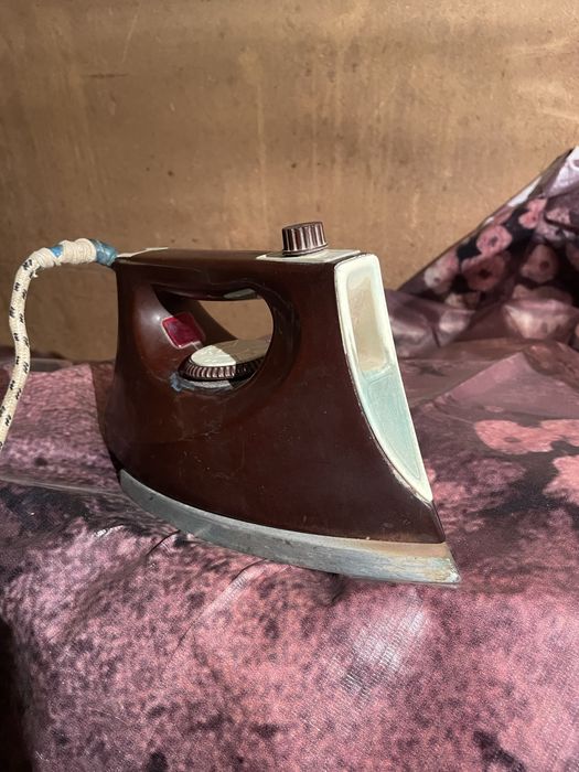 Утюг терморегулируемы работа хорошо