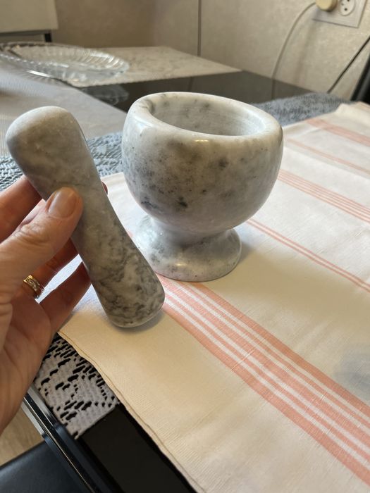 Мраморная ступка с пестиком