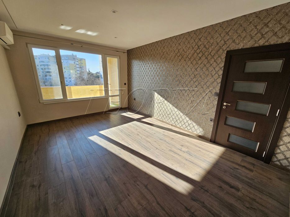 Давам под наем тристаен необзаведен 60кв.м.  ул. Царевец