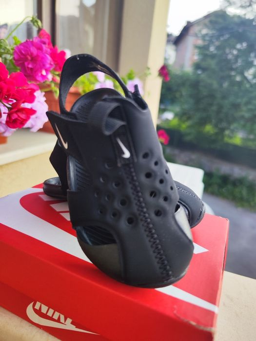 Детски сандали Nike и маратонки Puma.