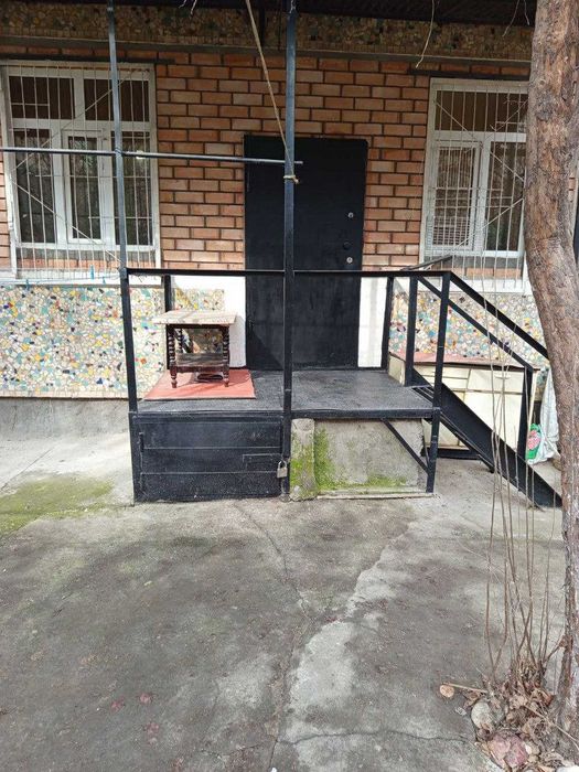 Продается квартира в Яшнабадском районе Ташсельмаш 1комнат 1-этаж 38м2