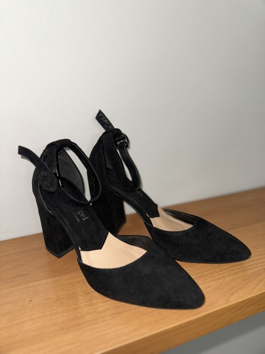 Продам женские туфли