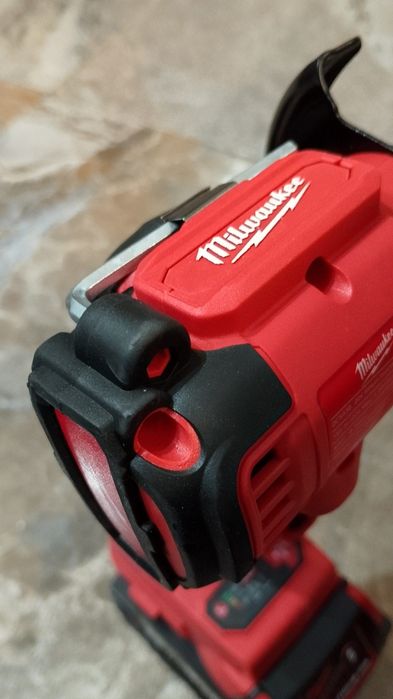 Mini flex milwaukee cu baterie de 6a NOU
