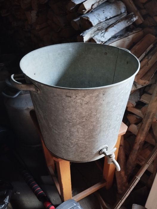 Оцинкованный бак с краном