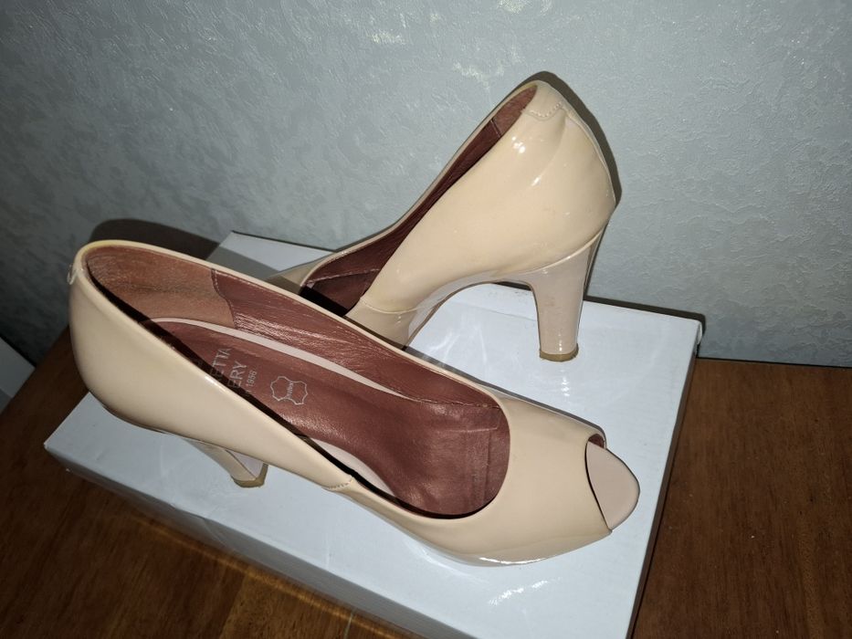 Продаю туфли женские