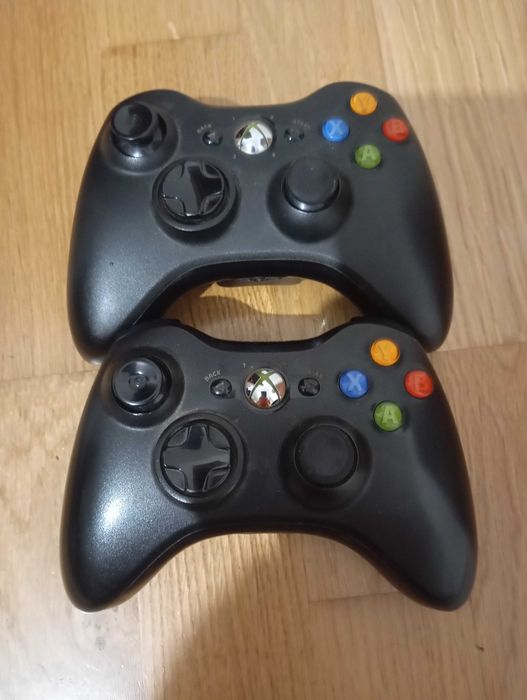 Xbox 360 cu 2 controlleri si 4 jocuri