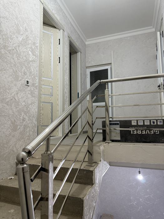 Uy sotiladi 1.5 sotik 2 etajli pishgan gishtdan qurilgan …