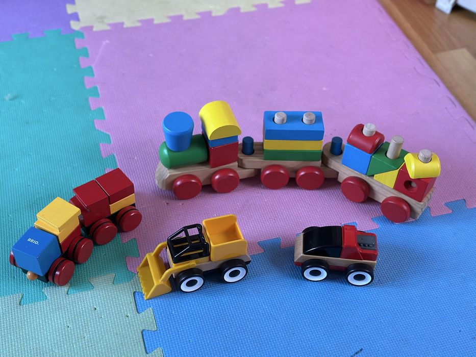 Tren lemn de stivuit Melissa & Doug si masinute Ikea, 18 luni+