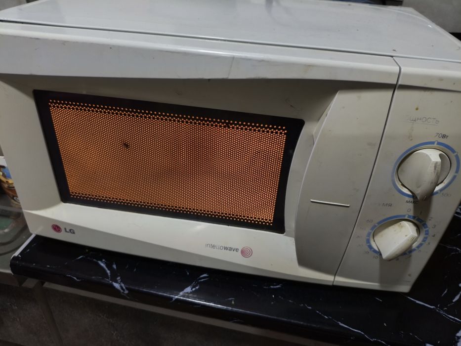 Микроволновая печь LG в среднем состоянии