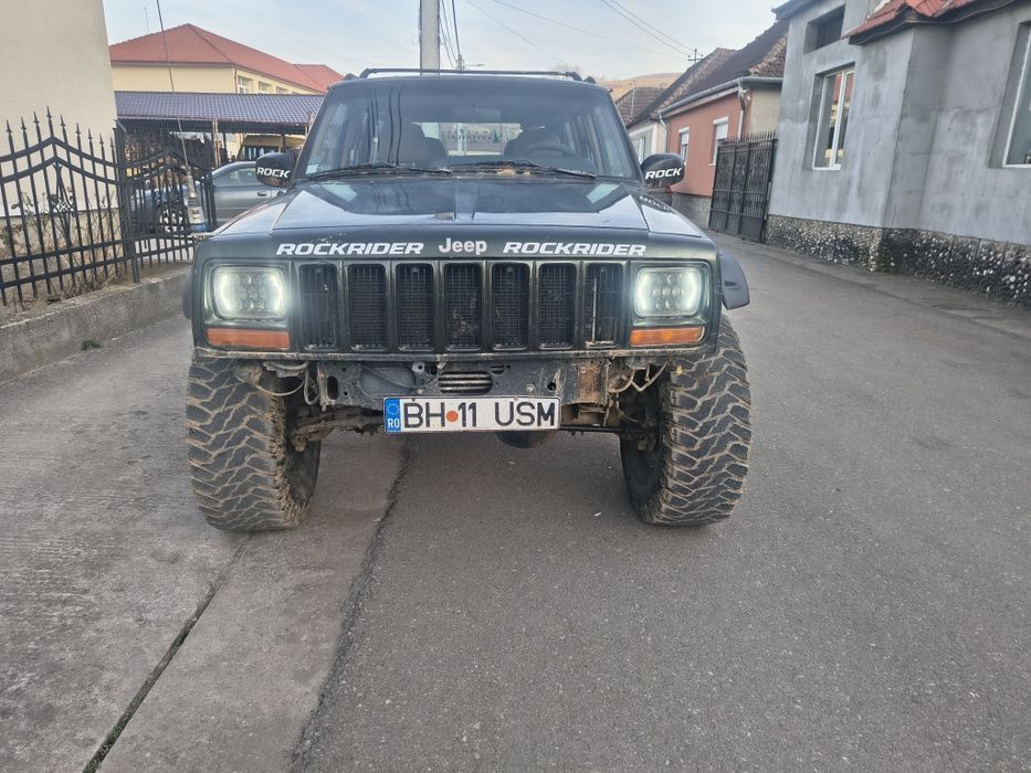 Vând jeep grand cherokee