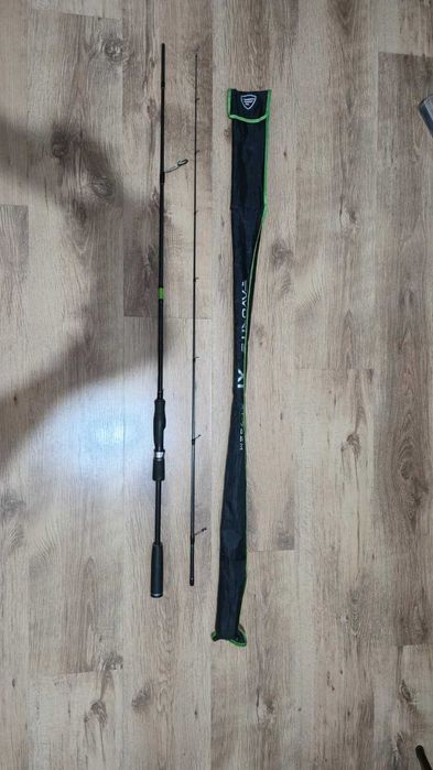 Set complet pescuit spinning – mulinete, lansete, voblere, lingurițe