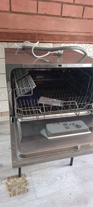 Продам посудомоечную машину