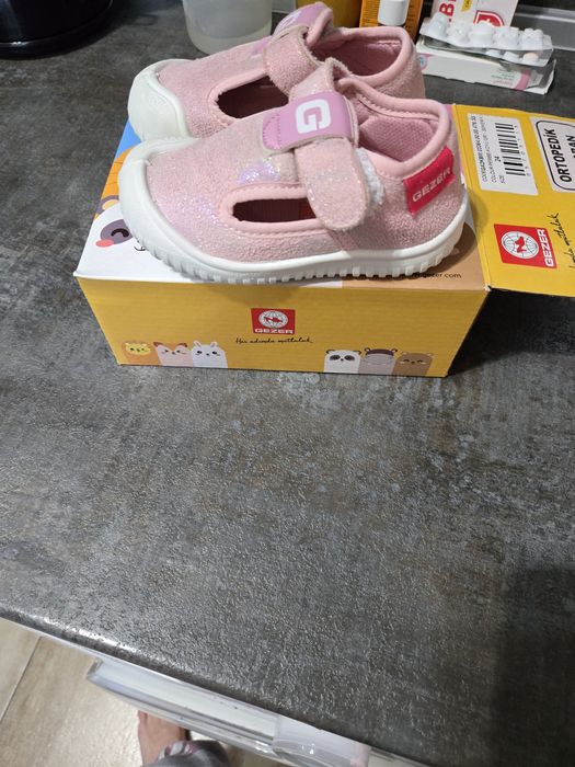 Пантофи за момиче