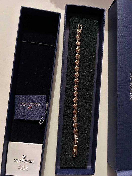 Продава Се Гривна SWAROVSKI