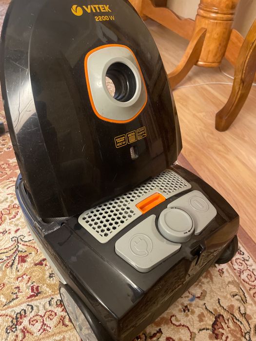Пылесос vitek 2200w отличном состоянии