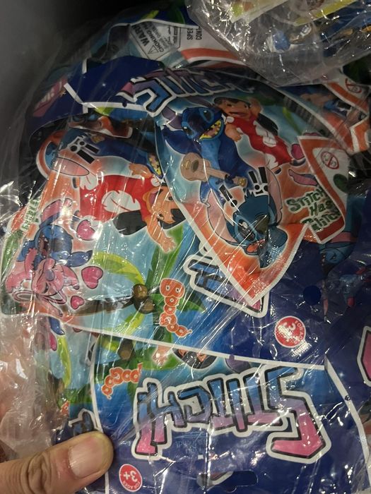 Карти и фигурки на покемон футболисти и други