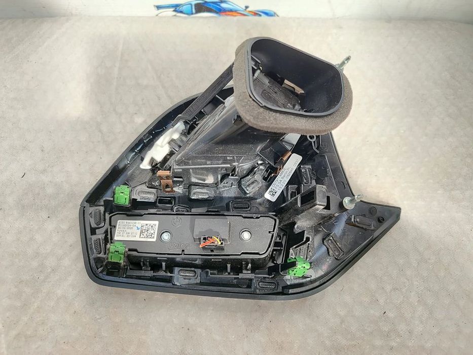 BLOC LUMINI + GRILĂ VENTILAȚIE STÂNGA BMW SERIA 1 (F40) / SERIA 2 (F42/F44) 2019–2024 / COD OEM 61319461148-01 (5E2)