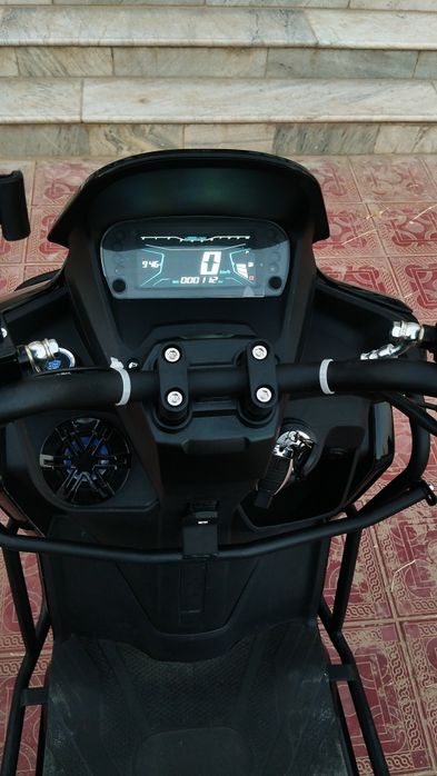 Benzinli skuter sotiladi