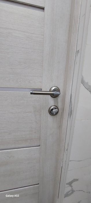 Zamok eshik pluntus perila o‘rnatamiz