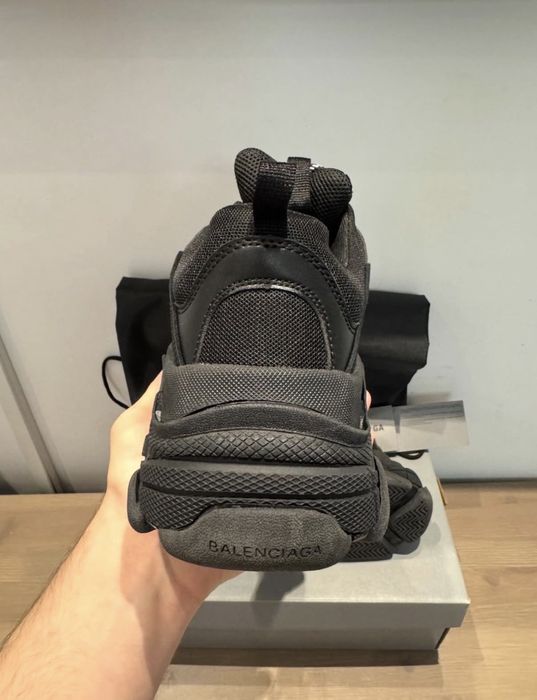 Adidasi “Balenciaga Triple S Black” (Sigilat)