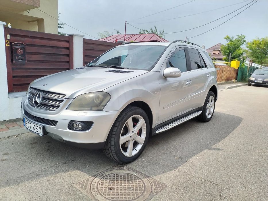Mercedes-Benz ML Proprietar, mașina circulă zilnic.