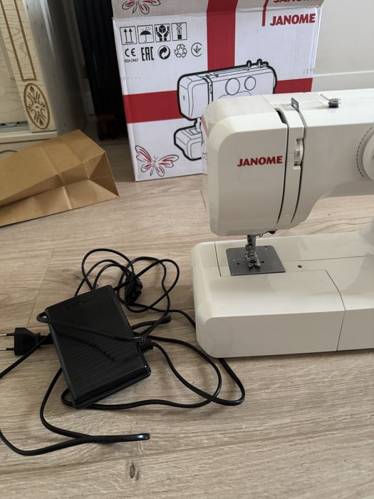 Швейная машина JANOME