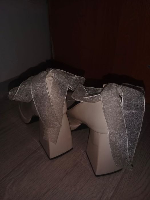 Продам женские  туфли