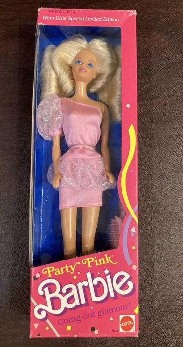 Vand papusi Barbie diferite modele (ofer rechizite Barbie cadou).