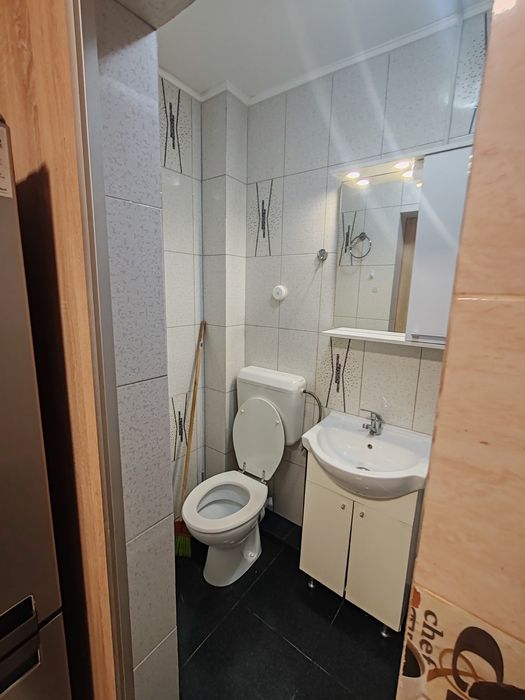 Închiriez garsonieră