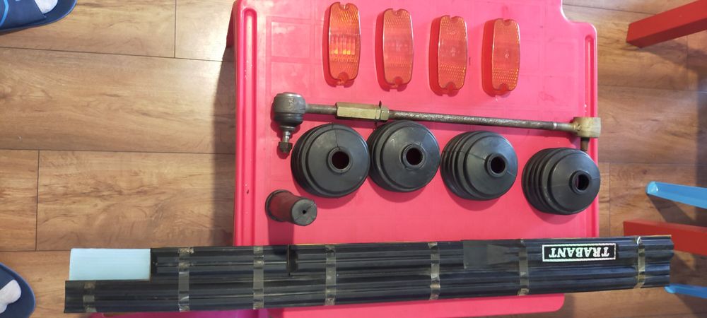 Vind piese trabant 1.1   caseta dir. Volan   electromotor si