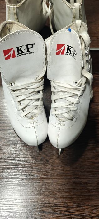 Продаются коньки б/у размер 34.