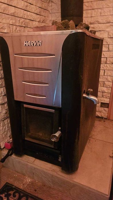 Harvia Pro 20 ES Дървена печка за сауна с резервоар за вода
