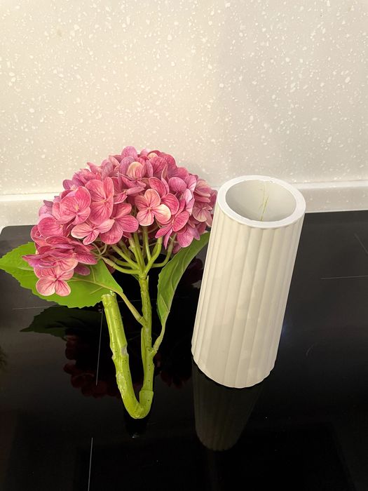 Гортензия интерьерная в вазе