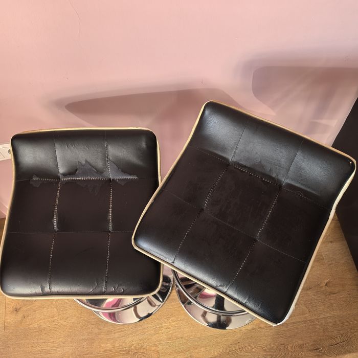 Продавам бар стола