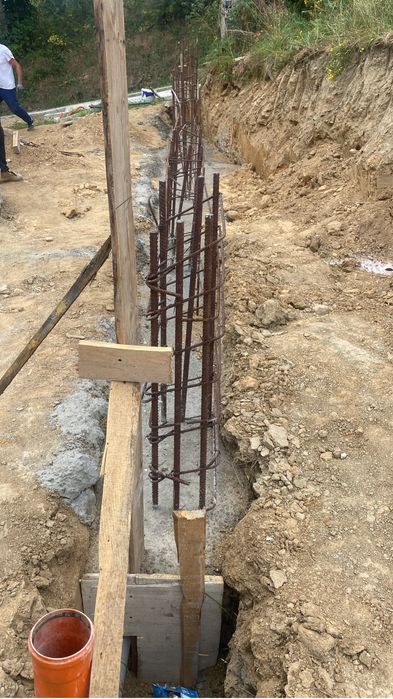 Inchiriez si execut lucrari cu miniexcavator